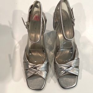 New Silver/Pewter Bandolino Wedges in 8 1/2